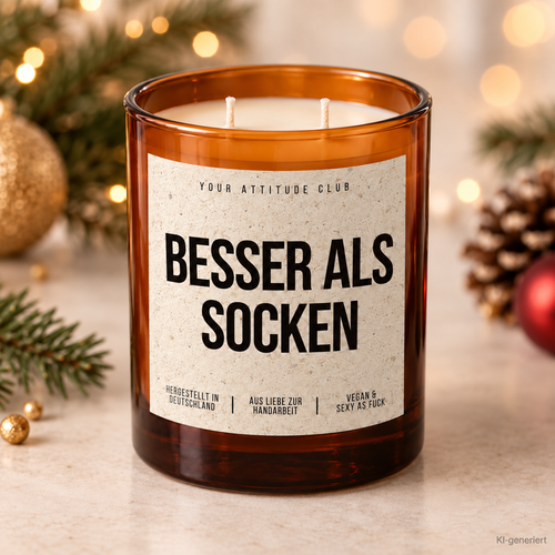 BESSER ALS SOCKEN – Weihnachtskerze Naturgras Etikett | Weihnachtsgeschenk | Geschenk für Familie, Freunde & Kollegen | Geschenkidee Weihnachten