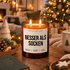 BESSER ALS SOCKEN – Weihnachtskerze Naturgras Etikett | Weihnachtsgeschenk | Geschenk für Familie, Freunde & Kollegen | Geschenkidee Weihnachten