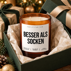 BESSER ALS SOCKEN – Weihnachtskerze | Lustiges Weihnachtsgeschenk | Geschenk für Familie, Freunde, Kollegen & Nachbarn | Wichtelgeschenk Weihnachten