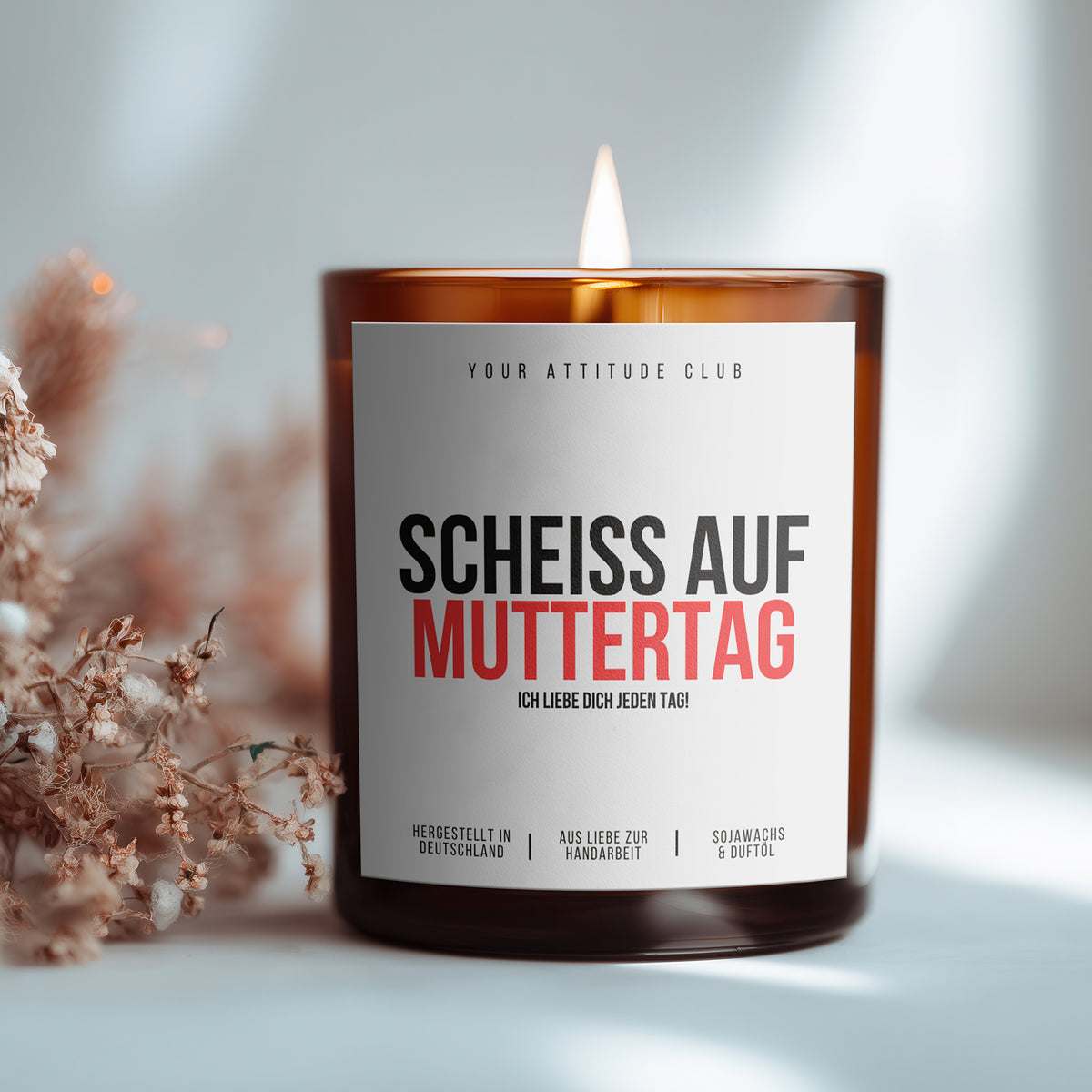 Scheiss auf Muttertag, Ich liebe dich jeden Tag! | Freche Duftkerze mit liebevoller Botschaft & 2 Dochten