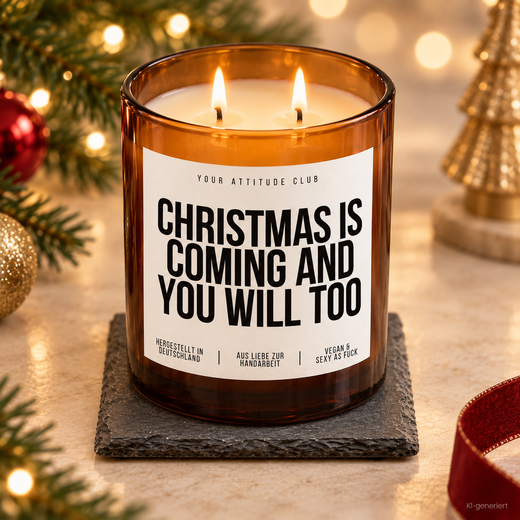 CHRISTMAS IS COMING AND YOU WILL TOO – Weihnachtskerze Naturgras Etikett | Weihnachtsgeschenk | Geschenk für Partner & Freunde | Geschenkidee Weihnachten