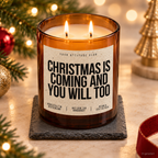 CHRISTMAS IS COMING AND YOU WILL TOO – Weihnachtskerze Naturgras Etikett | Weihnachtsgeschenk | Geschenk für Partner & Freunde | Geschenkidee Weihnachten