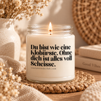 Du bist wie eine Klobürste. Ohne dich ist alles voll Scheisse – Lustige Kerze mit frechem Spruch, witziges Geschenk, Statement Duftkerze, Your Attitude Club