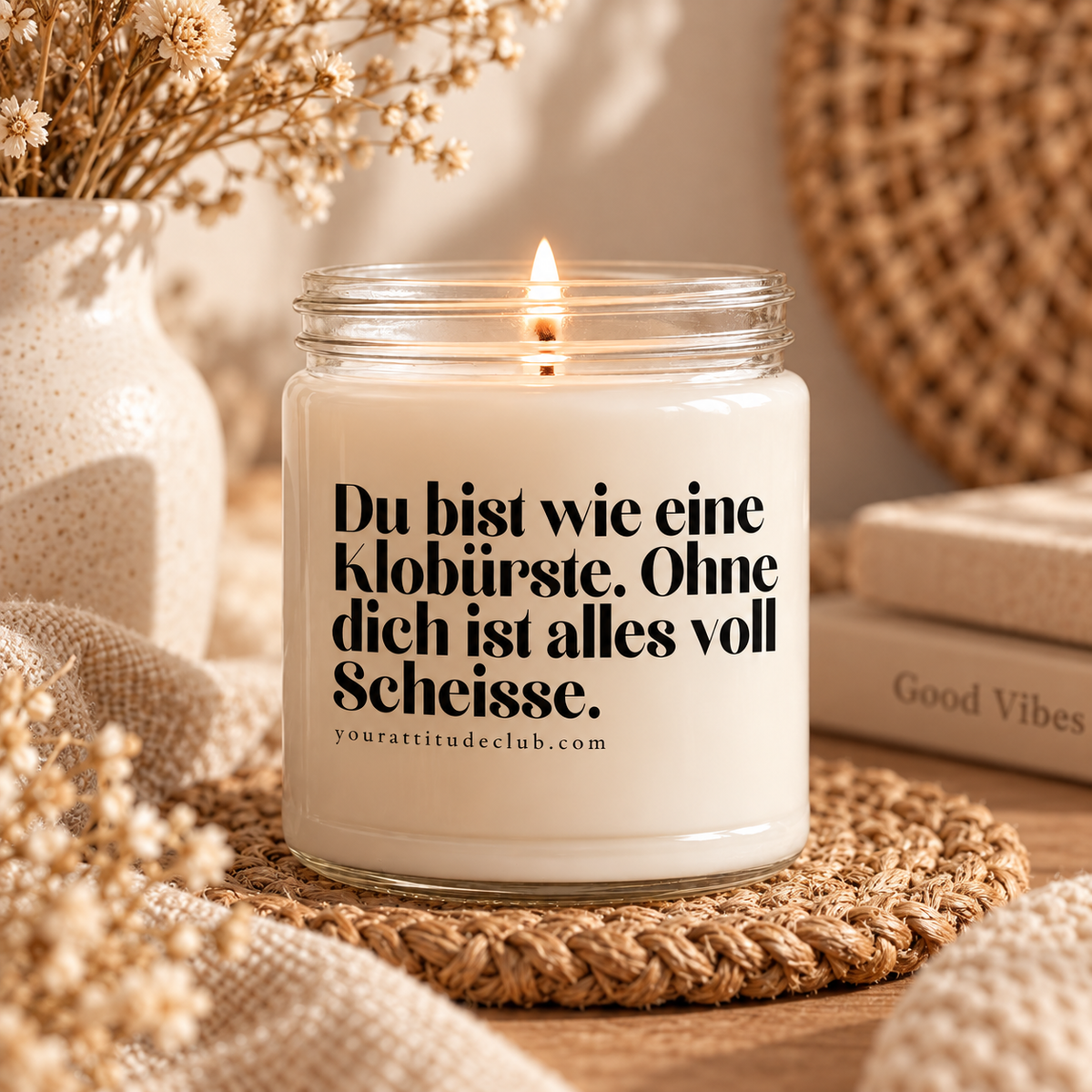 Du bist wie eine Klobürste. Ohne dich ist alles voll Scheisse – Lustige Kerze mit frechem Spruch, witziges Geschenk, Statement Duftkerze, Your Attitude Club