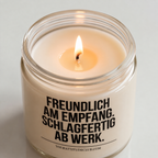 FREUNDLICH AM EMPFANG. SCHLAGFERTIG AB WERK. | Kerze MFA, Geschenk Medizinische Fachangestellte, Arztpraxis, Praxispersonal
