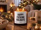HAPPY FUCKING HOLIDAYS – Weihnachtskerze Naturgras Etikett | Lustiges Weihnachtsgeschenk | Geschenk für Freunde, Kolleg:innen & Wichteln