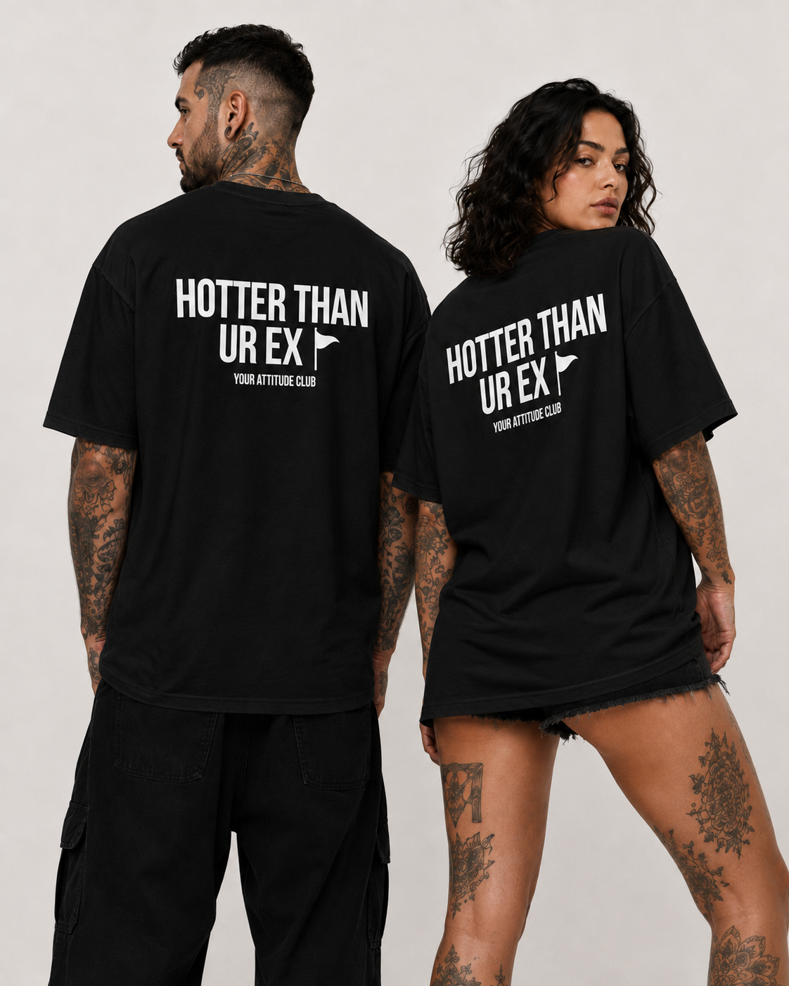 HOTTER THAN UR EX – schwarzes Unisex Oversize Shirt mit weißem Backprint, freches Statement T-Shirt, lustiger Spruch, Dating Humor, Streetwear Geschenk
