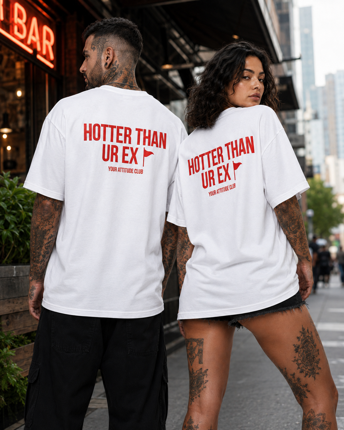 HOTTER THAN UR EX – schwarzes Unisex Oversize Shirt mit weißem Backprint, freches Statement T-Shirt, lustiger Spruch, Dating Humor, Streetwear Geschenk