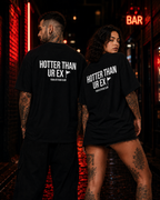 HOTTER THAN UR EX – weißes Unisex Oversize Shirt mit rotem Backprint, freches Statement T-Shirt, lustiger Spruch, Dating Humor, Streetwear Geschenk