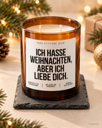 ICH HASSE WEIHNACHTEN, ABER ICH LIEBE DICH. – Weihnachtskerze Naturgras Etikett | Weihnachtsgeschenk für Partner:in | Geschenkidee Weihnachten