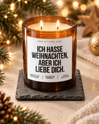 ICH HASSE WEIHNACHTEN, ABER ICH LIEBE DICH. – Weihnachtskerze Naturgras Etikett | Weihnachtsgeschenk für Partner:in | Geschenkidee Weihnachten