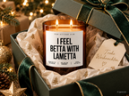 I FEEL BETTA WITH LAMETTA – Weihnachtskerze Naturgras Etikett | Weihnachtsgeschenk | lustige Geschenkidee für Freunde, Kolleg:innen & Familie
