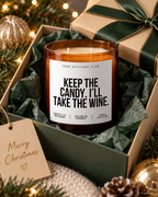 KEEP THE CANDY. I’LL TAKE THE WINE. – Weihnachtskerze Naturgras Etikett | Weihnachtsgeschenk | Geschenk für Freunde | Geschenkidee Weihnachten