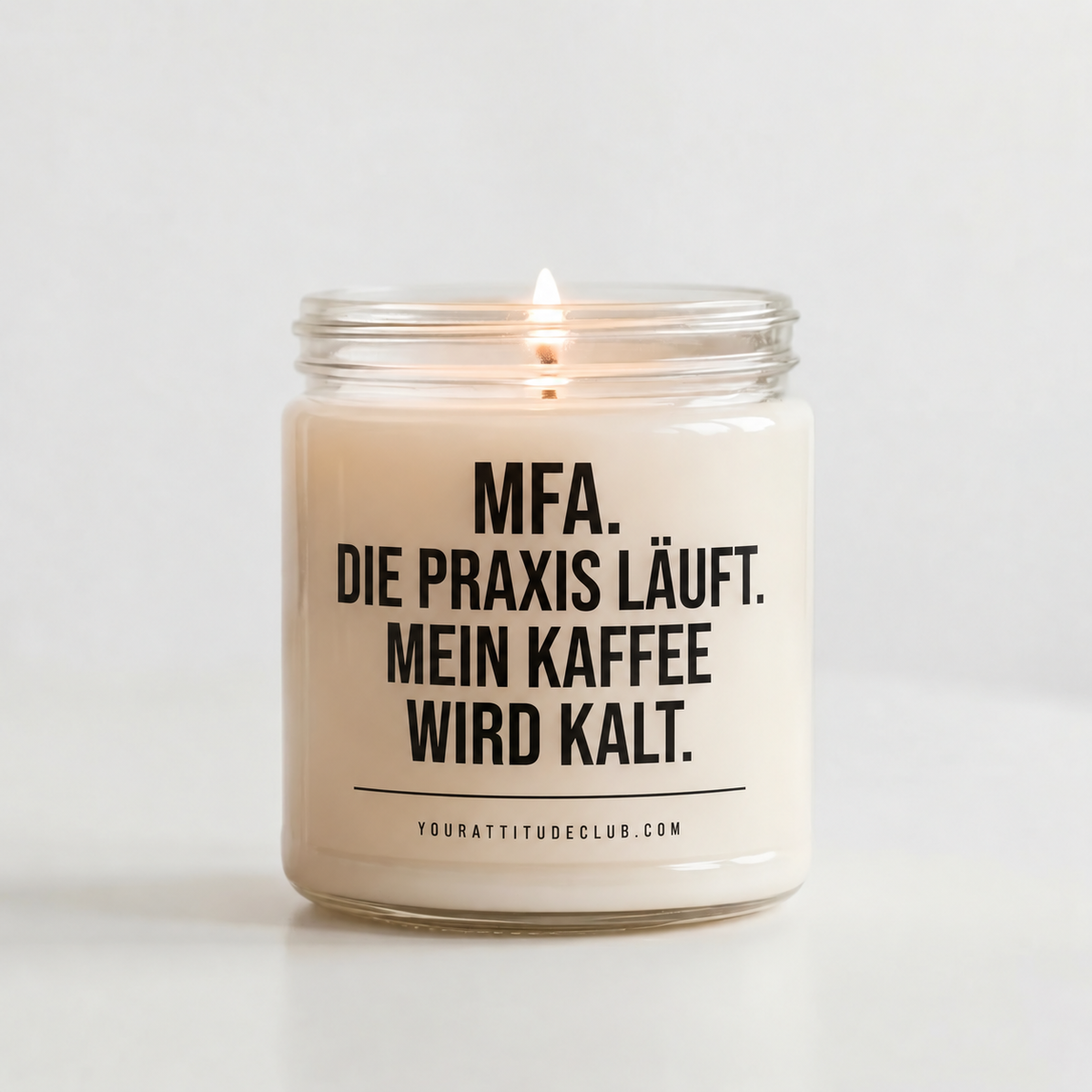 MFA. DIE PRAXIS LÄUFT. MEIN KAFFEE WIRD KALT. | Kerze MFA, Geschenk Medizinische Fachangestellte, Arzthelferin, Praxisteam, Arztpraxis