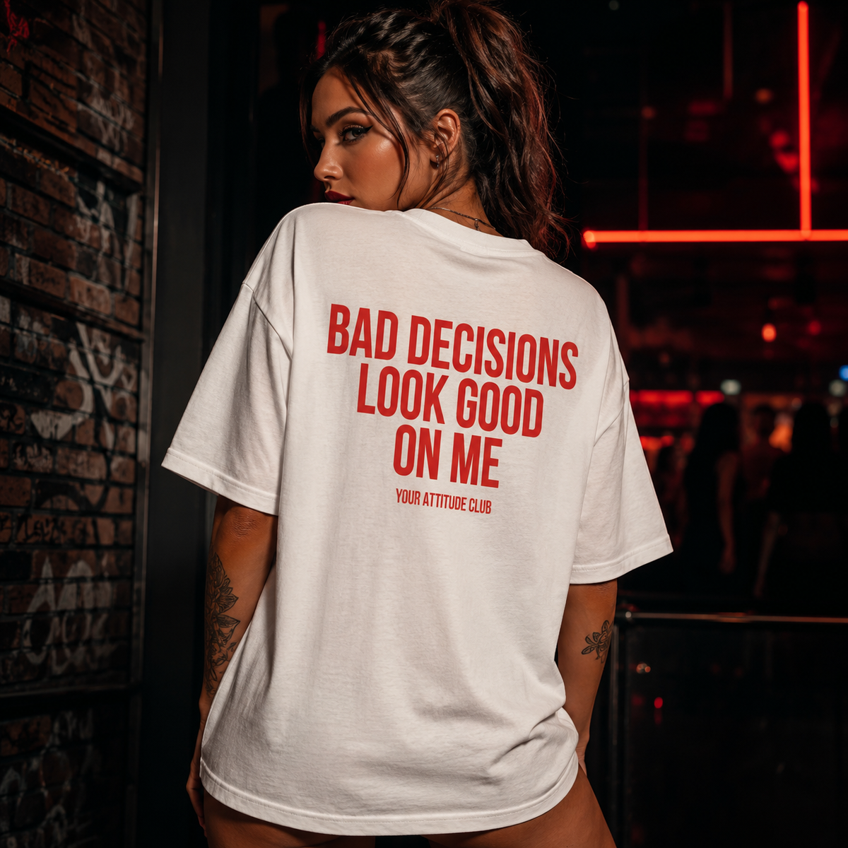 BAD DECISIONS LOOK GOOD ON ME | Oversize Shirt Unisex mit Backprint, Statement Shirt aus Bio-Baumwolle