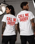 CALL ME DADDY – Weißes Unisex T-Shirt mit rotem Backprint | Regular Fit Statement Shirt | Flirty Adult Humor & Funny Couple Shirt