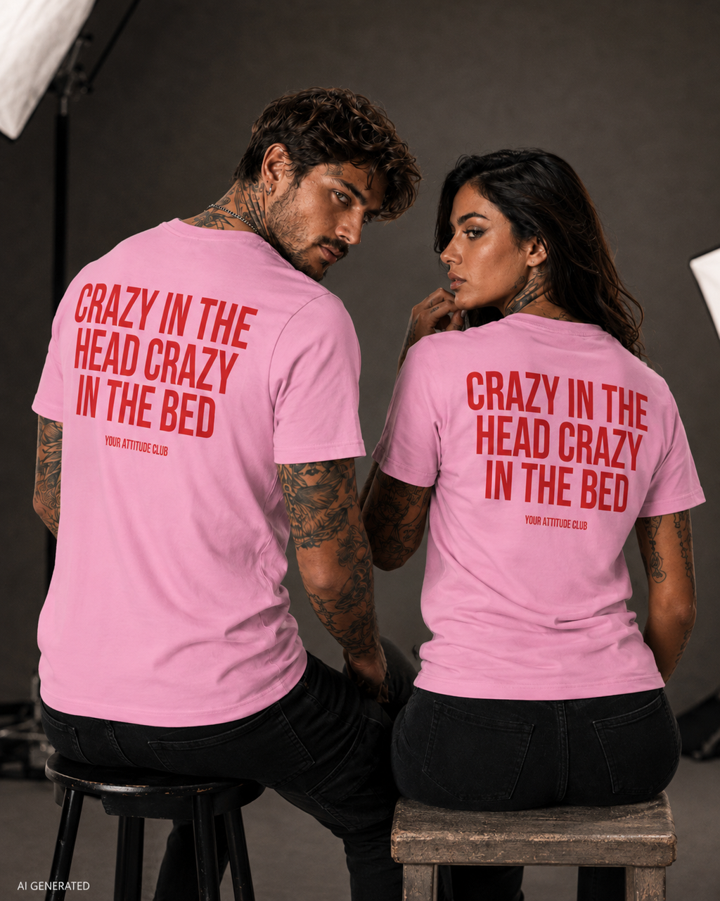 CRAZY IN THE HEAD CRAZY IN THE BED – Schwarzes Unisex T-Shirt mit weißem Backprint | Regular Fit Adult Humor & Funny Statement Shirt