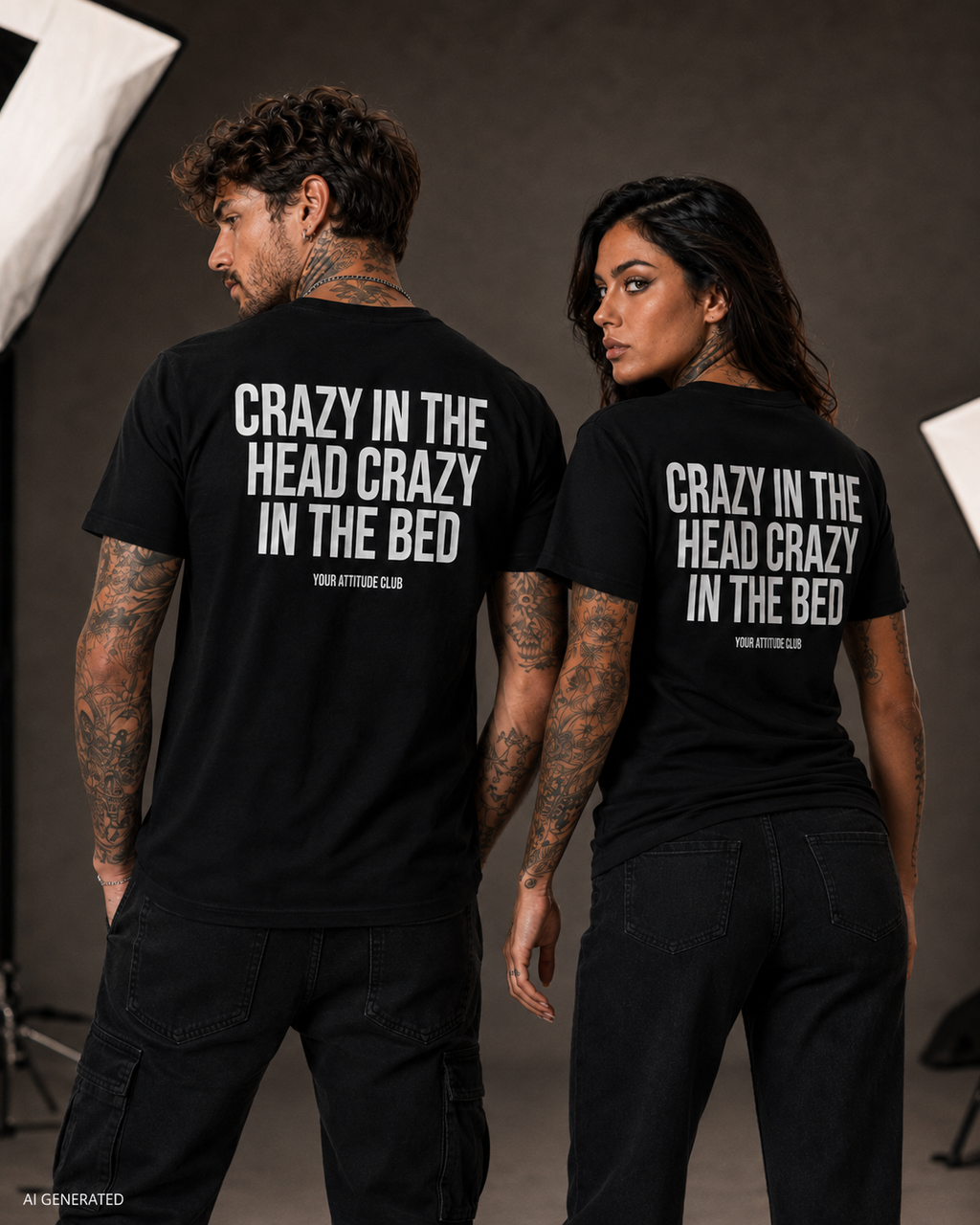CRAZY IN THE HEAD CRAZY IN THE BED – Weißes Unisex T-Shirt mit rotem Backprint | Regular Fit Adult Humor & Funny Statement Shirt