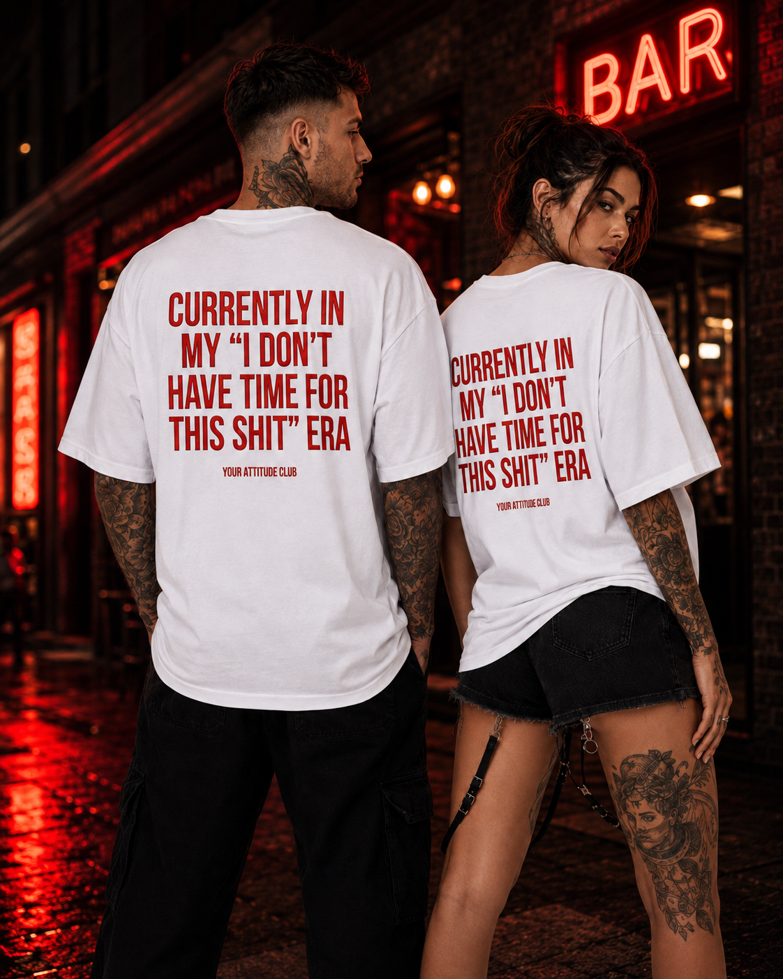 CURRENTLY IN MY “I DON’T HAVE TIME FOR THIS SHIT” ERA – weißes Unisex Oversize Shirt mit rotem Backprint, freches Statement T-Shirt, Streetwear Geschenk