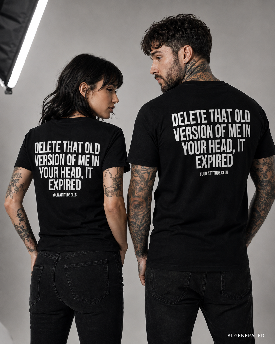 DELETE THAT OLD VERSION OF ME IN YOUR HEAD, IT EXPIRED – Schwarzes Unisex T-Shirt mit weißem Backprint | Regular Fit Self Growth Statement Shirt