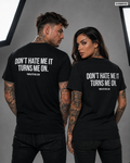 DON’T HATE ME IT TURNS ME ON. – Schwarzes Unisex T-Shirt mit weißem Backprint | Regular Fit Adult Humor Shirt | Flirty Statement T-Shirt