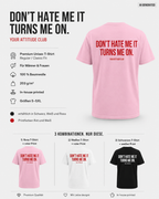 DON’T HATE ME IT TURNS ME ON. – Weißes Unisex T-Shirt mit rotem Backprint | Regular Fit Adult Humor Shirt | Flirty Statement T-Shirt