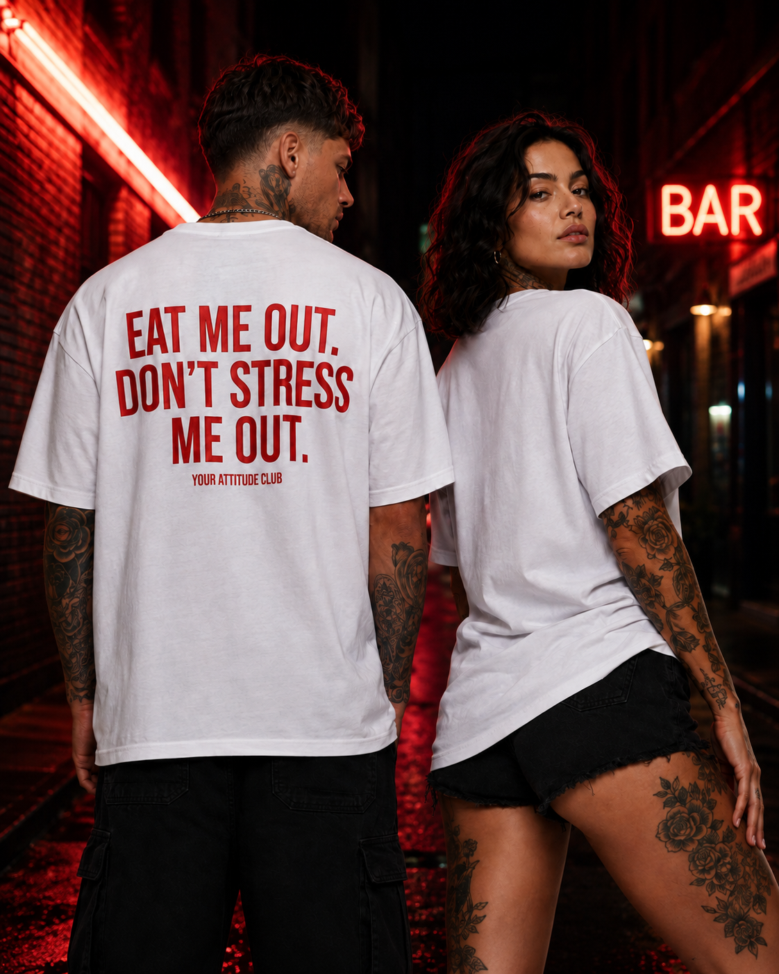 EAT ME OUT. DON’T STRESS ME OUT. – weißes Unisex Oversize Shirt mit rotem Backprint, freches Statement T-Shirt, Adult Humor, Streetwear Geschenk