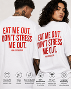 EAT ME OUT. DON’T STRESS ME OUT. – weißes Unisex Oversize Shirt mit rotem Backprint, freches Statement T-Shirt, Adult Humor, Streetwear Geschenk