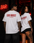 EGO BOOST – weißes Unisex Oversize Shirt mit rotem Backprint, freches Statement T-Shirt, selbstbewusster Spruch, Streetwear Geschenk