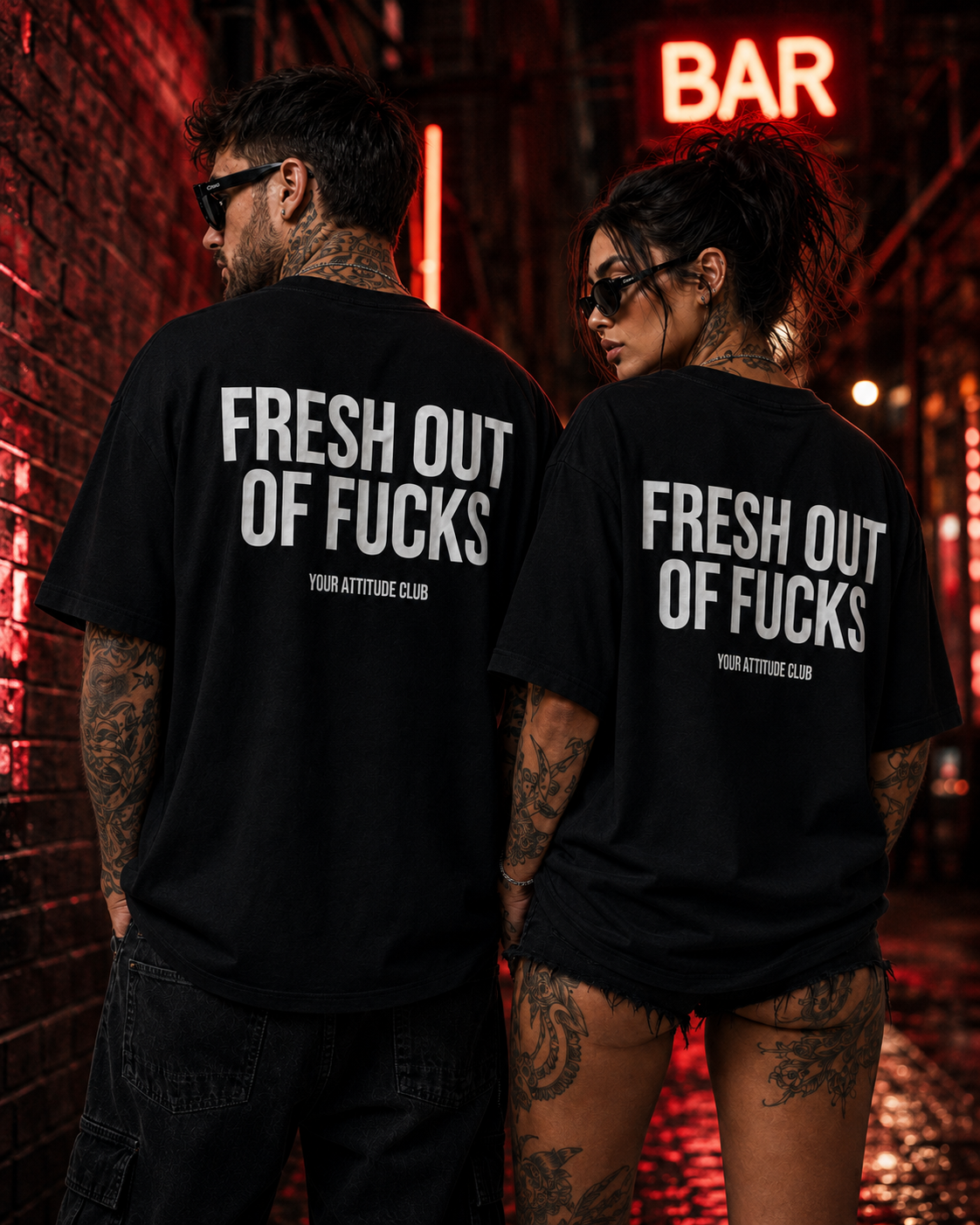 FRESH OUT OF FUCKS – schwarzes Unisex Oversize Shirt mit weißem Backprint, freches Statement T-Shirt, schwarzer Humor, Streetwear Geschenk