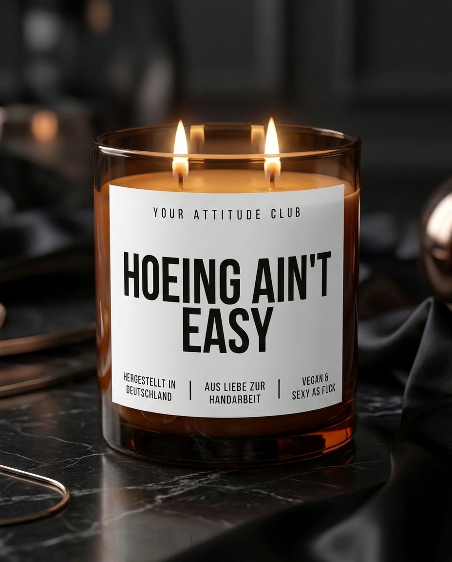 Hoeing Ain't Easy | Große Sojawachs Kerze vegan handgemacht kinky Geschenk frecher Spruch sexy Duftkerze Dark Humor Attitude Geschenk