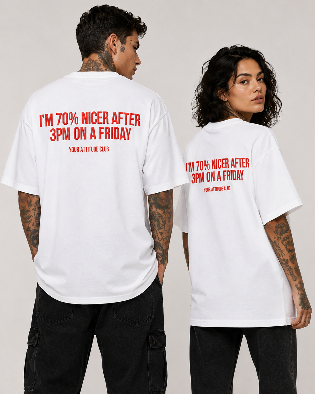I’M 70% NICER AFTER 3PM ON A FRIDAY – schwarzes Oversize Unisex Shirt, weißer Backprint, lustiges Büro Shirt, Freitag Spruch, Kollegen Geschenk