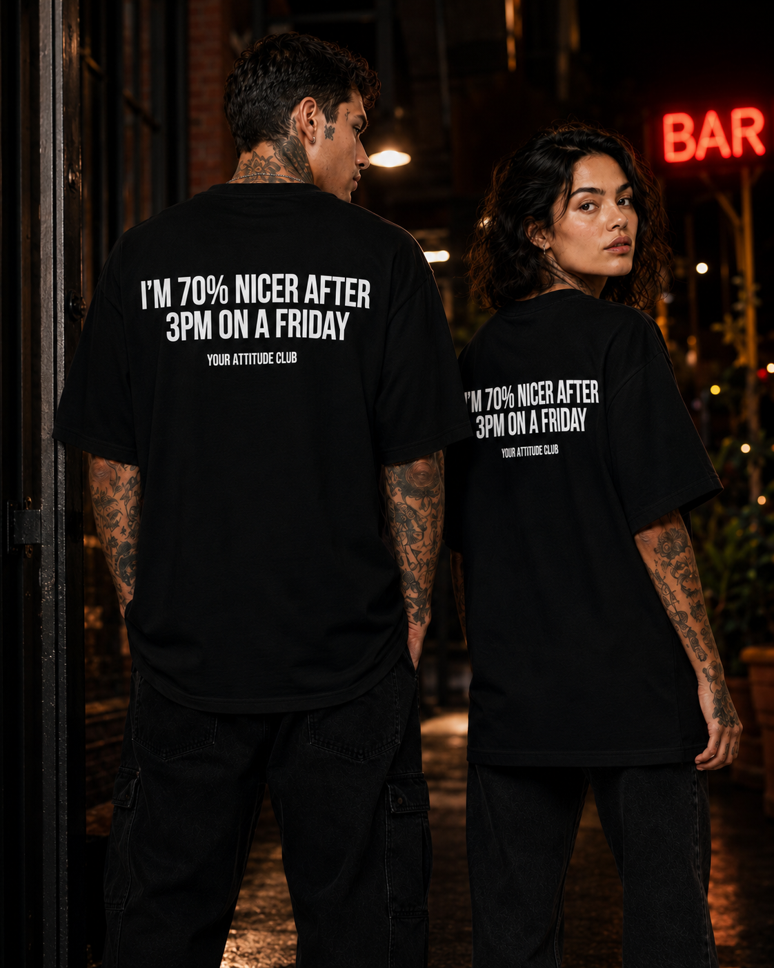 I’M 70% NICER AFTER 3PM ON A FRIDAY – schwarzes Oversize Unisex Shirt, weißer Backprint, lustiges Büro Shirt, Freitag Spruch, Kollegen Geschenk