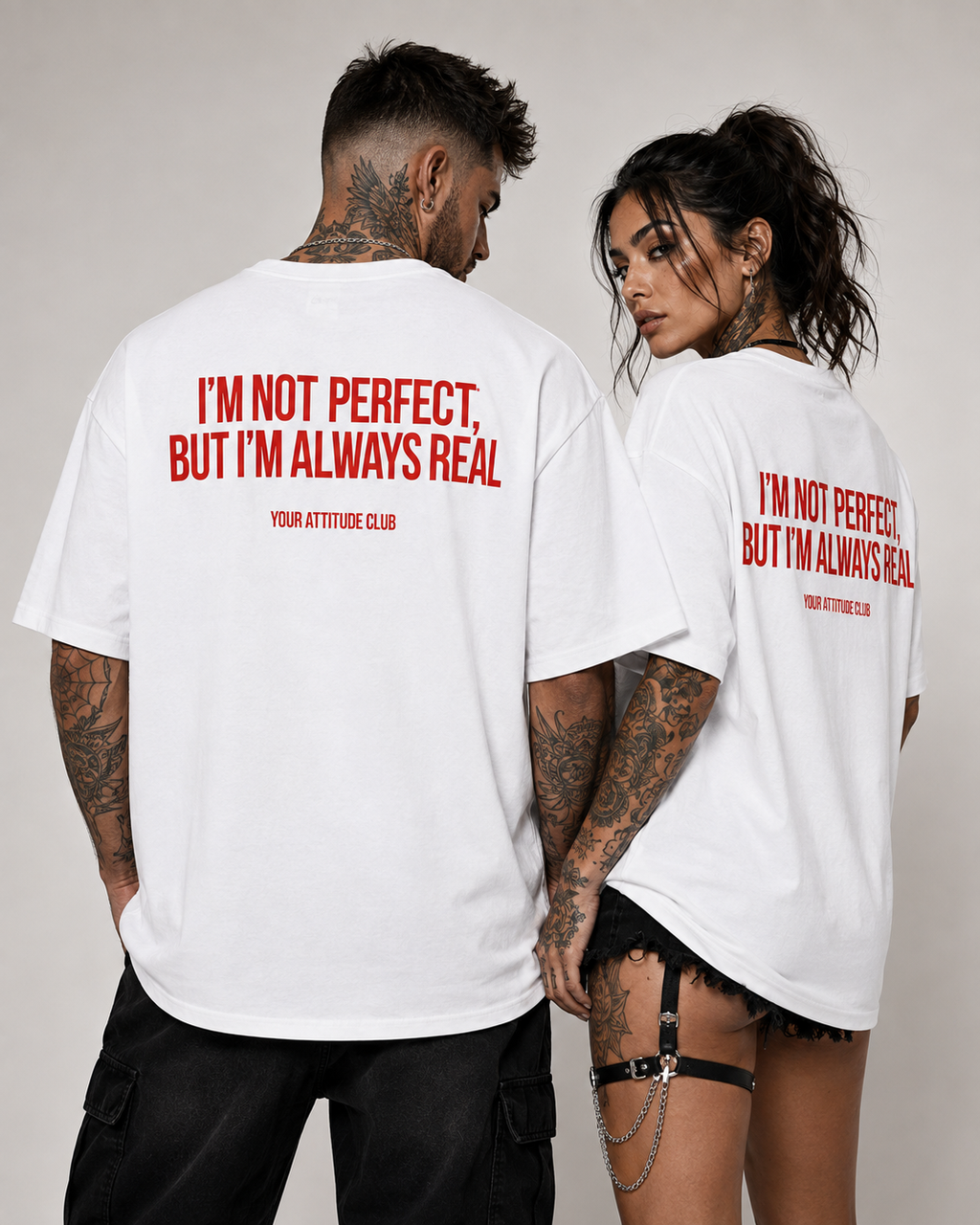 I’M NOT PERFECT, BUT I’M ALWAYS REAL – weißes Oversize Unisex Shirt, roter Backprint, Statement Shirt, lustiges Spruchshirt, Streetwear Geschenk