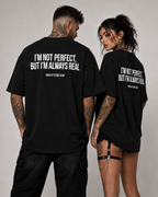 I’M NOT PERFECT, BUT I’M ALWAYS REAL – schwarzes Oversize Unisex Shirt, weißer Backprint, Statement Shirt, freches Spruchshirt, Streetwear Geschenk