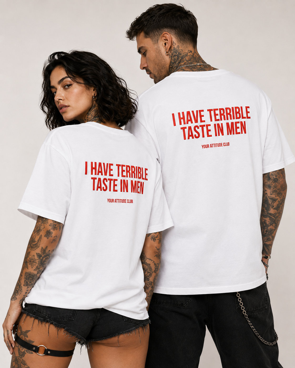 I HAVE TERRIBLE TASTE IN MEN – schwarzes Unisex Oversize Shirt mit weißem Backprint, lustiges Statement T-Shirt, Dating Humor, frecher Spruch, Geschenk
