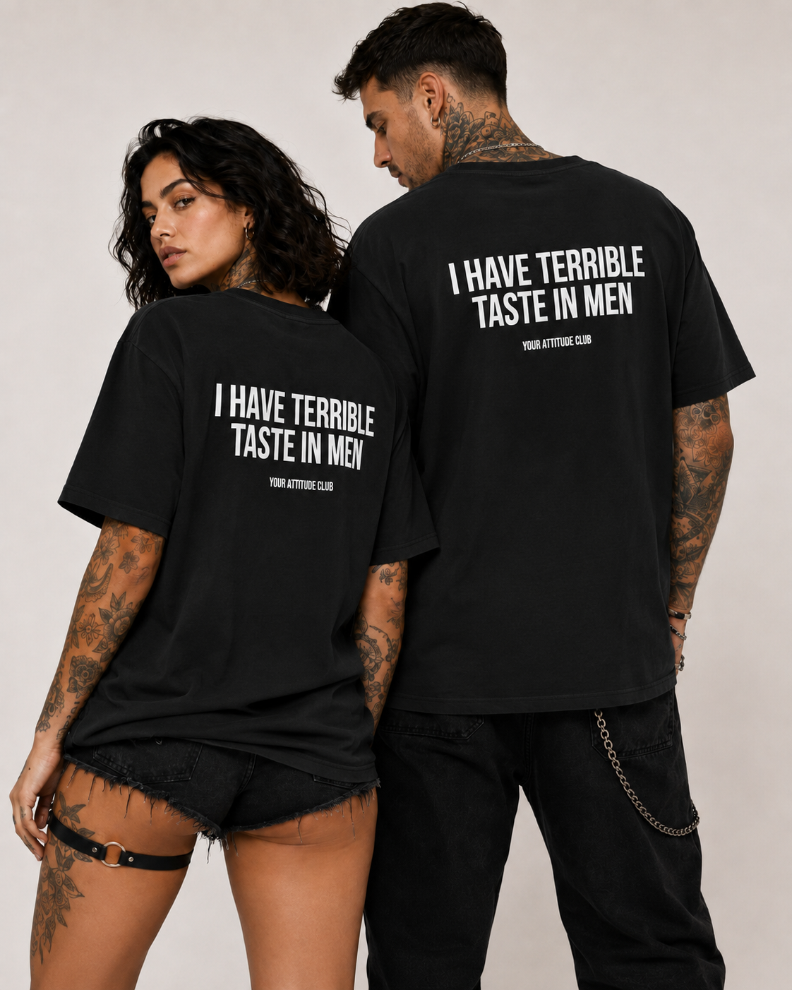 I HAVE TERRIBLE TASTE IN MEN – schwarzes Unisex Oversize Shirt mit weißem Backprint, lustiges Statement T-Shirt, Dating Humor, frecher Spruch, Geschenk