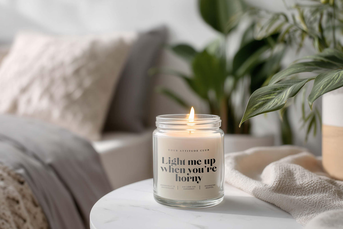 Light me up when you're horny – lustige Geschenkkerze mit Spruch, Duftkerze aus Sojawachs, personalisierbar, Statement-Kerze, Geschenkidee f
