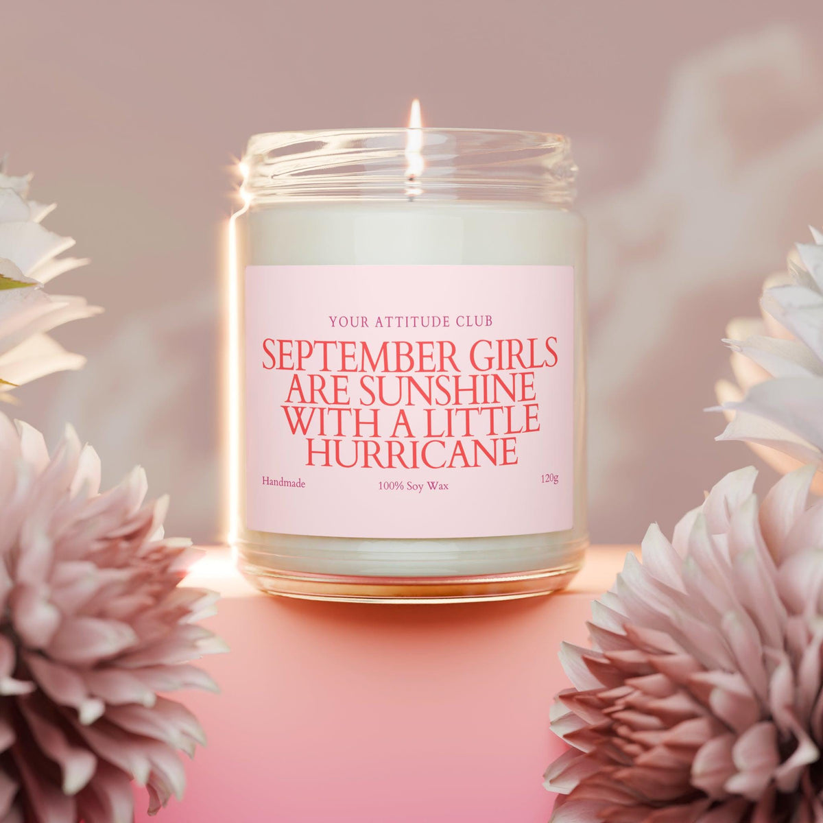 September Girls Are Sunshine With a Little Hurricane – Geburtstagskerze personalisiert, Geschenkidee Frau September, Duftkerze 120ml, Etiket