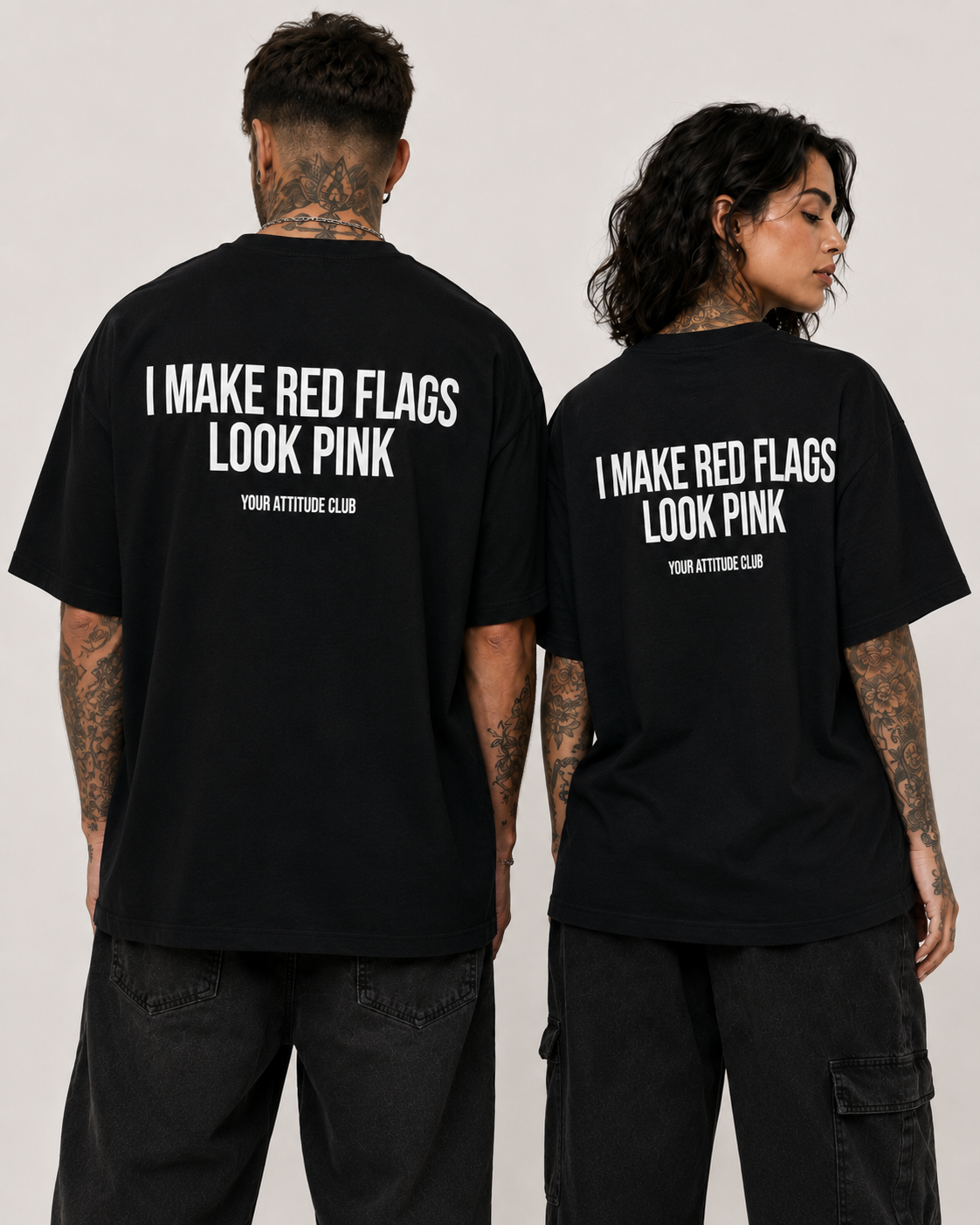 I MAKE RED FLAGS LOOK PINK – schwarzes Unisex Oversize Shirt mit weißem Backprint, lustiges Statement T-Shirt, Dating Humor, frecher Spruch, Geschenk