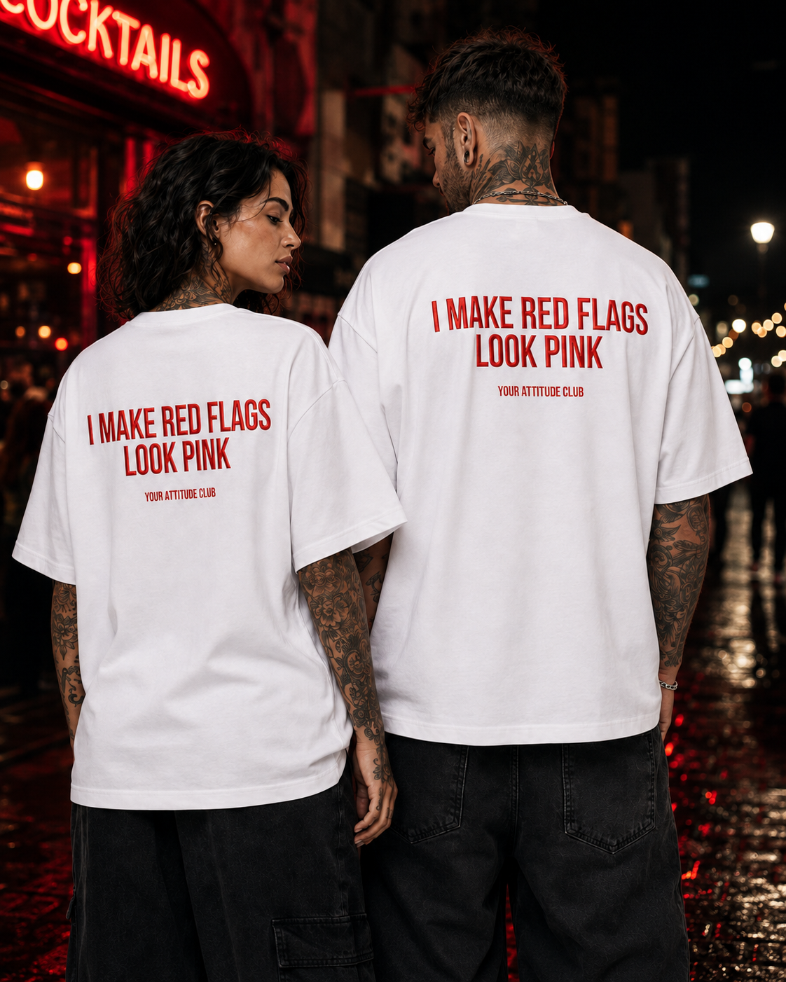 I MAKE RED FLAGS LOOK PINK – schwarzes Unisex Oversize Shirt mit weißem Backprint, lustiges Statement T-Shirt, Dating Humor, frecher Spruch, Geschenk