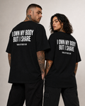 I OWN MY BODY BUT I SHARE – Unisex Oversize T-Shirt mit Backprint, freches Statement Shirt, Streetwear Geschenk für Frauen und Männer