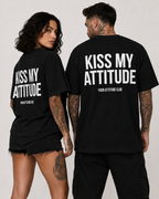 KISS MY ATTITUDE – weißes Oversize Unisex Shirt, roter Backprint, freches Statement Shirt, lustiges Spruchshirt, Streetwear, Geschenk mit Humor