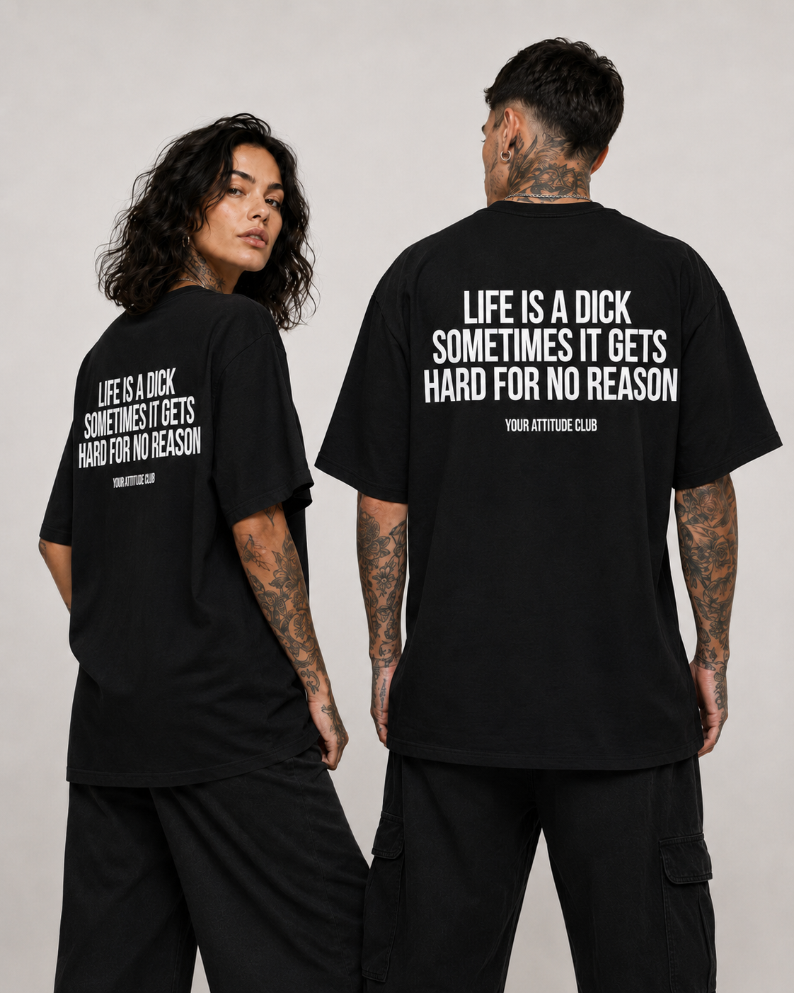 LIFE IS A DICK SOMETIMES IT GETS HARD FOR NO REASON – schwarzes Oversize Unisex Shirt, weißer Backprint, lustiges Spruchshirt, schwarzer Humor