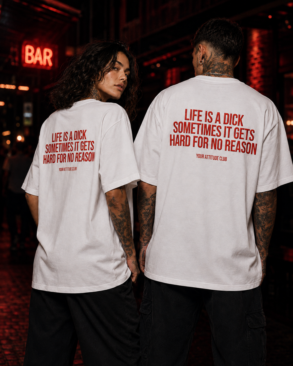 LIFE IS A DICK SOMETIMES IT GETS HARD FOR NO REASON – schwarzes Oversize Unisex Shirt, weißer Backprint, lustiges Spruchshirt, schwarzer Humor