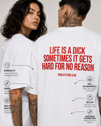 LIFE IS A DICK SOMETIMES IT GETS HARD FOR NO REASON – schwarzes Oversize Unisex Shirt, weißer Backprint, lustiges Spruchshirt, schwarzer Humor