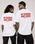 MY GUARDIAN ANGEL DRINKS – Weißes Oversize Unisex Shirt mit rotem Backprint, lustiges Statement Shirt, Funny Tee, Party Shirt, freches Geschenk