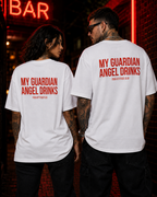 MY GUARDIAN ANGEL DRINKS – Weißes Oversize Unisex Shirt mit rotem Backprint, lustiges Statement Shirt, Funny Tee, Party Shirt, freches Geschenk