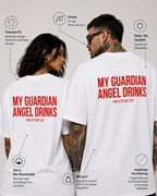 MY GUARDIAN ANGEL DRINKS – Weißes Oversize Unisex Shirt mit rotem Backprint, lustiges Statement Shirt, Funny Tee, Party Shirt, freches Geschenk