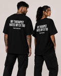 MY THERAPIST HATES MY EX TOO – Schwarzes Oversize Unisex Shirt mit weißem Backprint, Ex Freund Shirt, lustiges Statement Tee, Sarkasmus, Breakup Geschenk